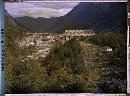Norge ble et av de første landene han dokumenterte i sitt prosjekt «Planetens arkiv» («Archives de la planète»), fordi Kahn da kunne inspisere sine investeringer på Rjukan.