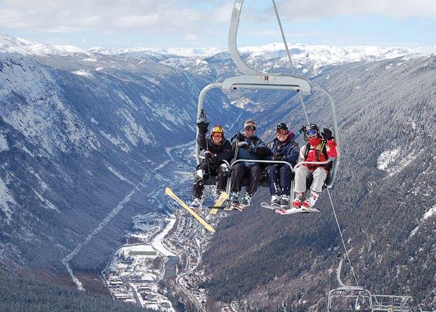 På Rjukan har Krossobanen ca. 60 000 reisende pr. år. Ved toppstasjonen Gvepseborg er et nytt kafébygg oppført i 2013.