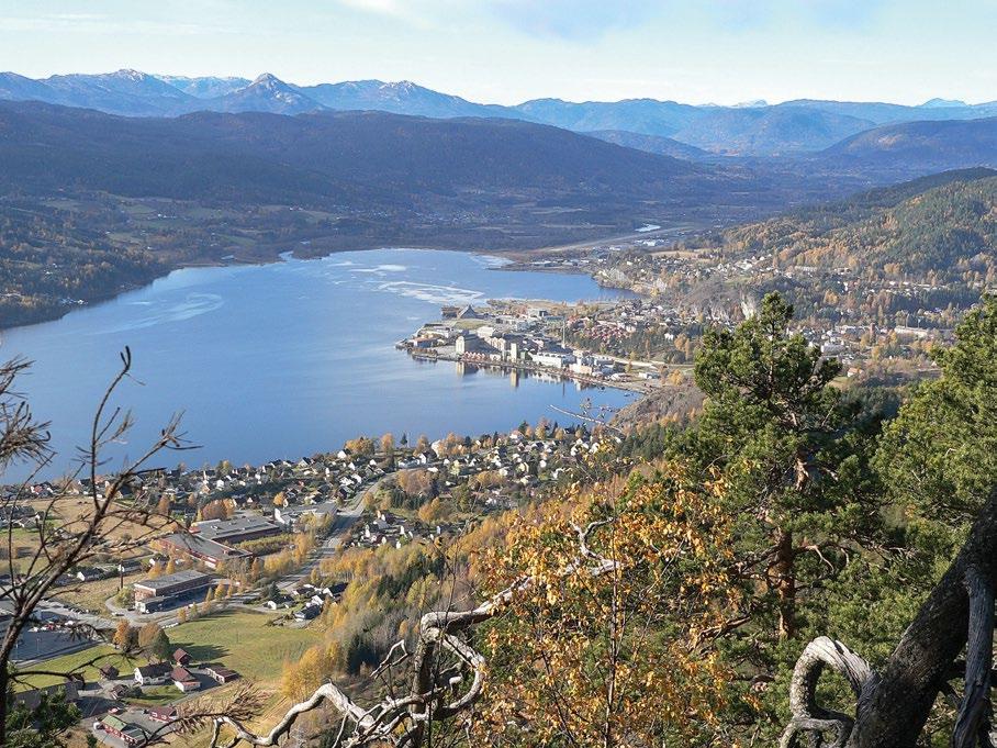 Notodden med buffersone sett fra Eikeskard i sørøst. Foto: Egil Rye-Hytten. som skal fredes. Innenfor buffersonen er det også viktige synsakser inn mot verdensarvområdet. Disse skal ivaretas.