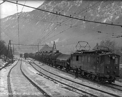 Elektrifisering av jernbanen Rjukanbanen ble elektrifisert i 1911 og var da Norges første elektrifiserte jernbane med normal sporvidde.