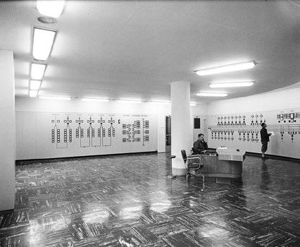 6.2 Kontrollrom i Ovnshus I Kontrollrommet på 1950-tallet og slik det er i dag. Foto til venstre: Norsk Industriarbeidermuseum. Foto til høyre: Eystein M. Andersen. Oppført: 1956 (1911).