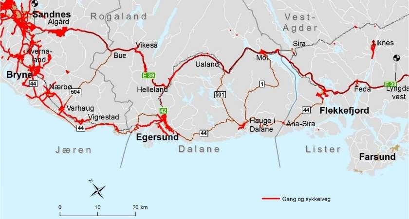 Jernbane Sørlandsbanen går gjennom utredningsområdet. Det er åtte daglige avganger mellom Kristiansand og Stavanger.