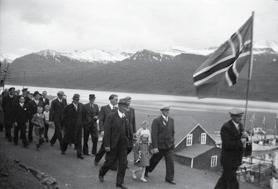 Búðarvegi lýðveldisárið 1944.