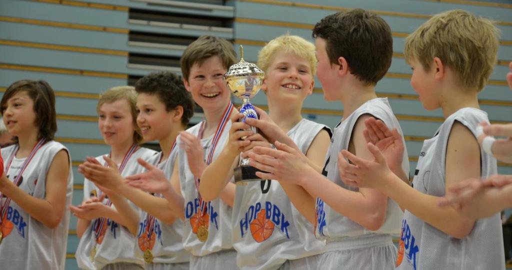 Resultater etter 2011/2012-sesongen Seier: U12M deltok i U13-serien og oppnådde en flott 3. plass i serien. På bildet har de vunnet Hansacup 2012. Hop BBK avsluttet 2011/2012-sesongen våren 2012.