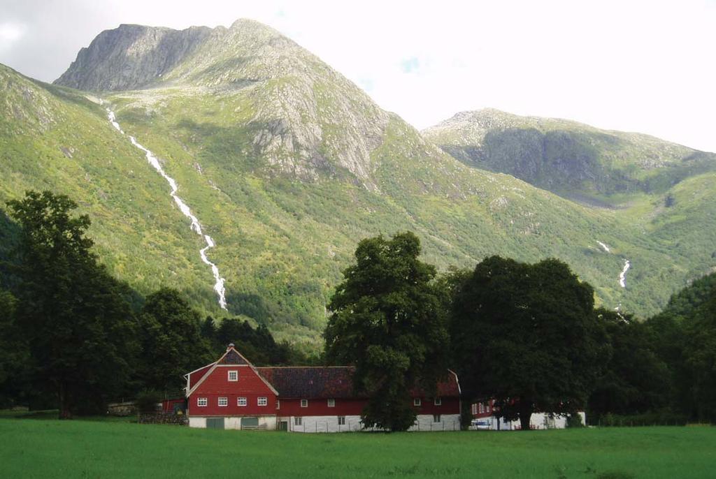 I. HORDALAND LANDSKAP OG KULTURHISTORIE Hordaland er prega av nærleiken til sjøen, alle kommunane har kystline mot hav eller fjord.