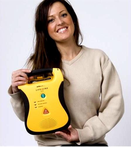 DEFIBTECH LIFELINE AED HJERTESTARTER Lifeline AED er en halvautomatisk defibrillator med opp til 7 års batterilevetid.