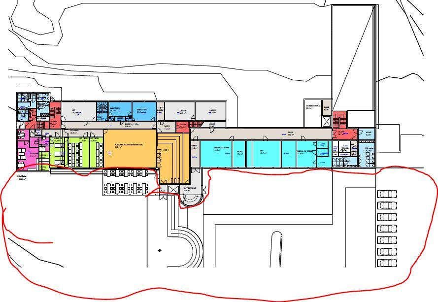 s.5 av 5 Tomten/omgivelsene: Foran kantina er det tenkt et overdekket