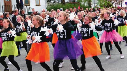 trinn Vandrepokal deles ut av inspektør Bruse til «beste klasse i toget» Når det skal tales og underholdes ber vi om at folk viser hensyn. 12.30: Leker for barna, Tombola og premiebord.