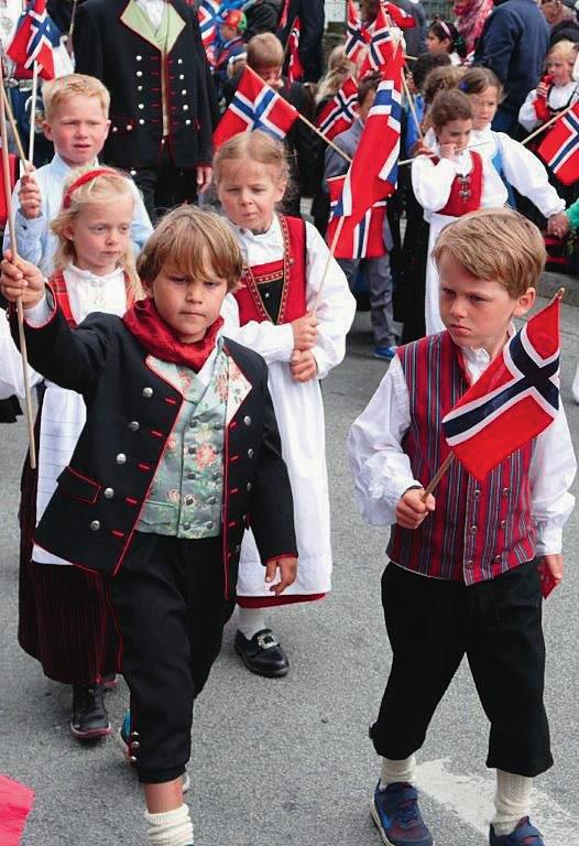 Sunde skole 07.00 Sunde Skolekorps spiller i gatene 11.30 Sunde skolekorps spiller på Sunde sykehjem Velkommen til arrangement på Sunde skole etter skoletoget.