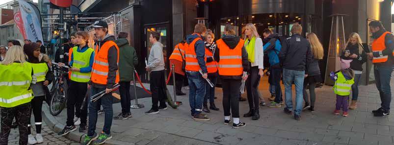 Trygg Trafikk tar et særlig ansvar for å påvirke trafikantene til bruk av fotgjengerrefleks og sykkelhjelm og riktig sikring av barn i bil.