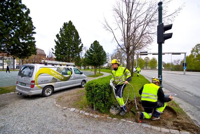 sørger for at strømmen kommer frem i alle