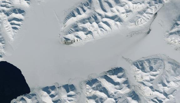 Figur 3.10 Landsat-8 bilde fra Nordenskjöldland, Svalbard 29 april 2015. Isen på Van Mijenfjorden (nederst til høyre) vises tydelig. 3.7.