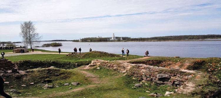 753 ved elva Volkhov, som renner mellom sjøene Ilmen og Ladoga. Rurik gjorde denne viktige havne- og handelsbyen til sin første hovedstad i 862.