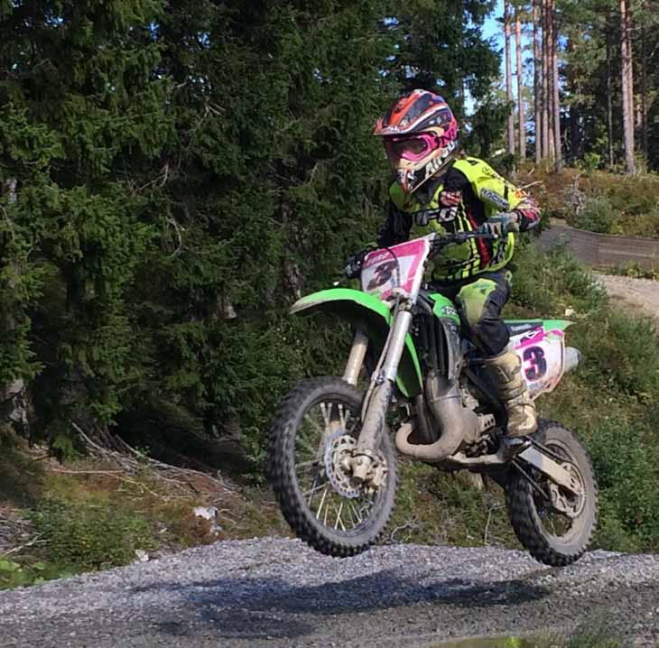 Derfor må vi prøve å finne løsninger slik at flest mulig får muligheten til å oppleve den fantastiske følelsen med å kjøre motocross, og et miljø som knapt noen andre idretter kan vise til.