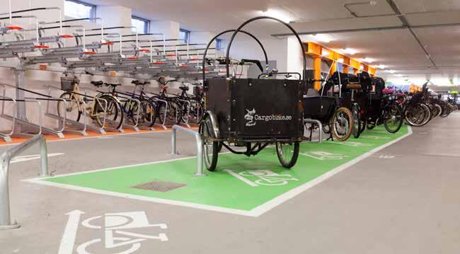 6 7 Tilgang til sykkelparkering NOK PLASS En god sykkelparkering skal være lett å komme til og skal ha plass til et mangfold av sykler.