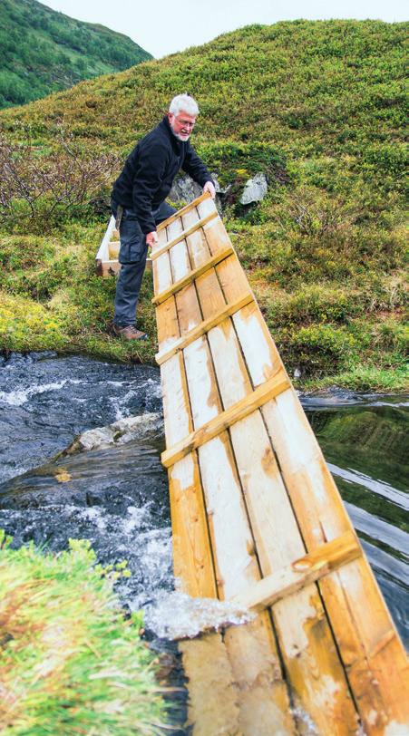 VIRKSOMHETSRAPPORT 18 19 BRUER LEGENDER I FJELLET TAKKER FOR SEG Det viktige arbeidet ute i felt. I mange områder er bruer helt nødvendig for å gjennomføre turer og komme frem til hyttene.