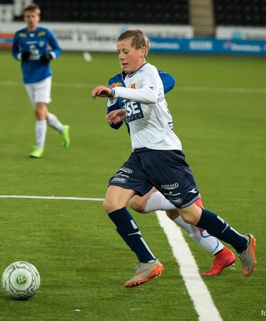 9 # 3 Sport utvikling Barn Viking FK har ansvar for at spillere får sportslige utfordringer å strekke seg etter, ut ifra sitt nivå.
