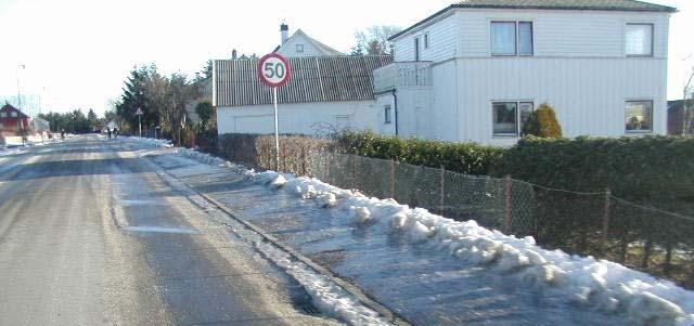 74 Figur 64 Eksempel på uheldig utførelse av brøyting av fortau På bildet i figur 65 ser vi på den nærmeste delen eksempel på hvordan det ikke skal