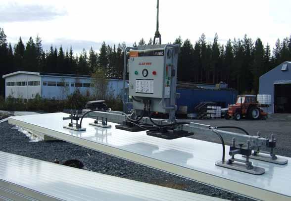 Håndtering LossIng Bruk av gaffeltruck nødvendig utstyr Løfteramme og stropper Plasser gaflene på gaffeltrucken under treforsterkningene og løft pakkene uten å utsette dem for støt.