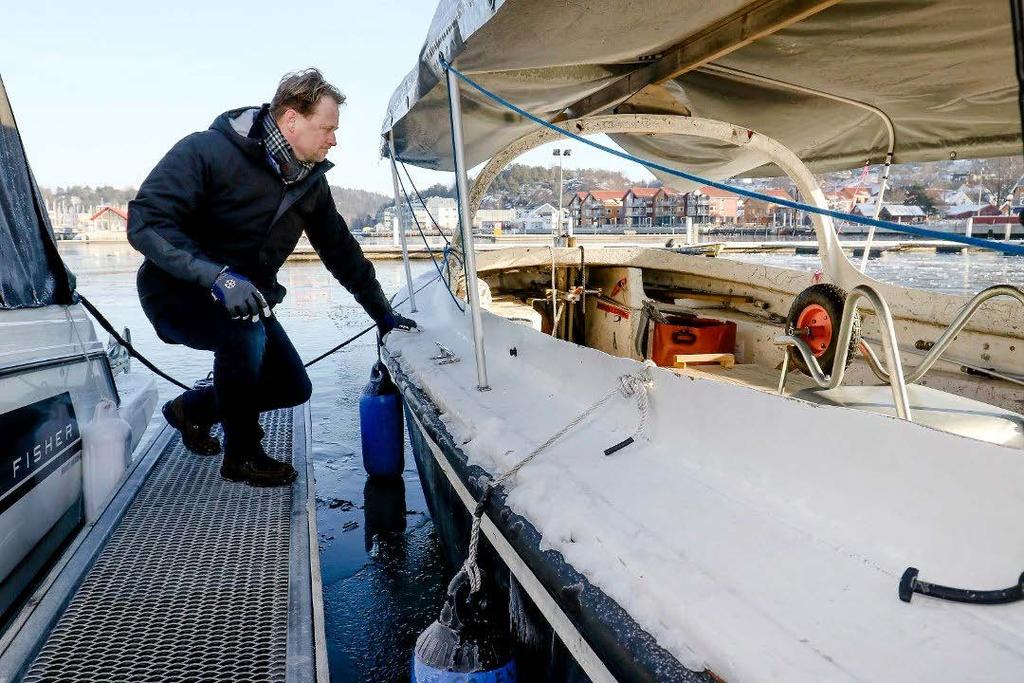 VINTEROPPLAG: Havnesjef Roger Finstad prøver i år ut båter i vinteropplag og er fornøyd så langt.