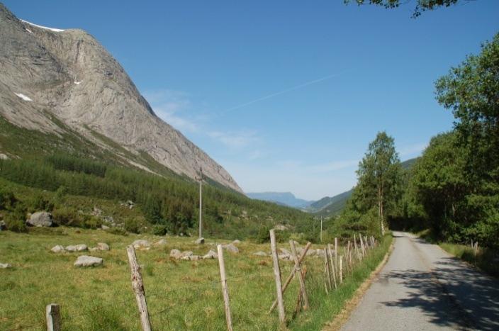 Vurdering av landskapsområder i Hordaland Landskapstype: FJORDDALER OG FJORDVENDTE U-DALER Representert i region: LR22, Antall LO i typen: 16 Svært stor verdi: 2 Stor verdi: 6 Middels verdi 7 Vanlig