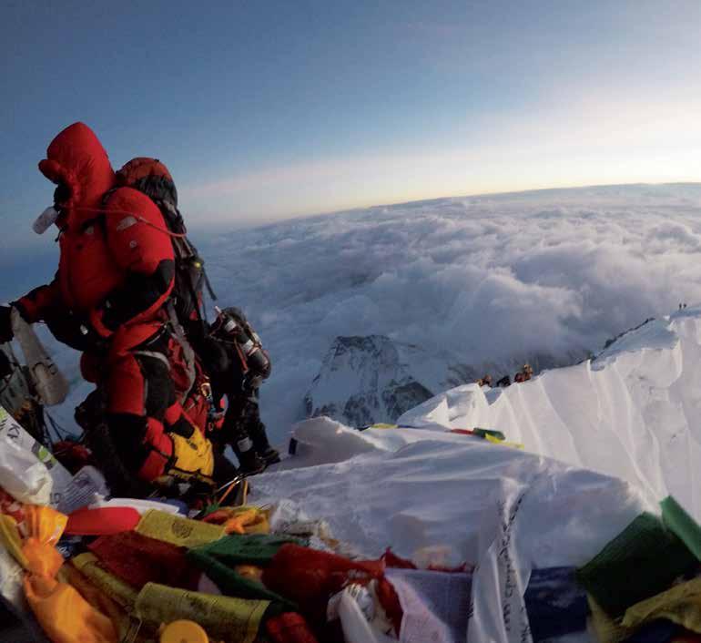 26 EKSPEDISJON Politimann på toppen av Med sin bestigning av Mount Everest i mai, er Inge Meløy (42) den første politimann som har gått til verdens tre store poler.