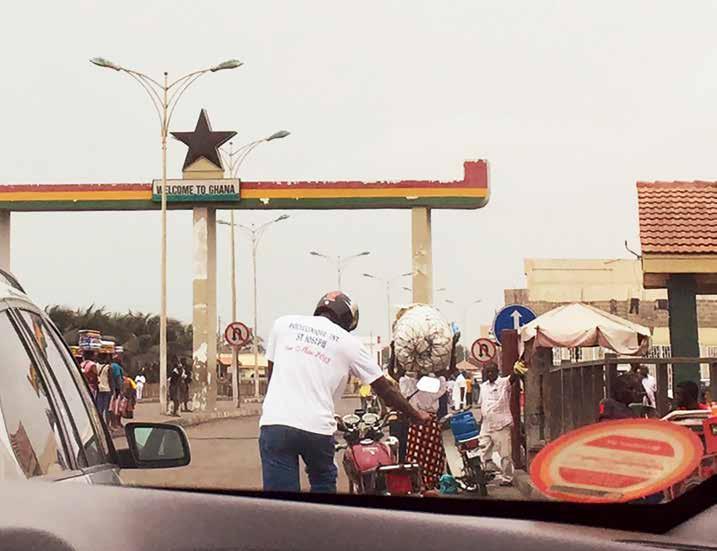 41 SJEKKPUNKT: Grensepasseringen mellom Togo og Ghana er ikke helt som