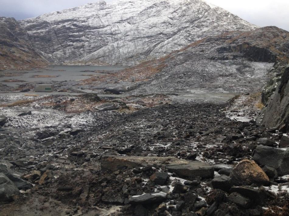 Arealet er supplement til Svartavatn riggplass, i tillegg til at snø og utfordringer med brøyting av Svartavassvegen kan medføre at Storavatn riggplass blir tilgjengelig tidligere på året enn