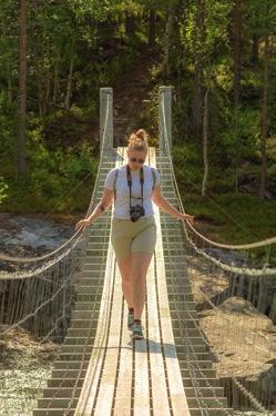 Kjemåfossen Kjemåfossen er et av de vakreste fossefallene i Nord-Norge. Fossen slynger seg nedover den bratte lia fra Kjemåvatnet på Saltfjellet. Lengde: Ca.