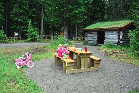 Skogvoktergården Skogvoktergården fra 1866 ligger vakkert til der Junkerdalselva og Lønselva møtes. Turveien rundt Skogvoktergården er en barnevennlig rundtur i lettgått terreng. Lengde: Ca.