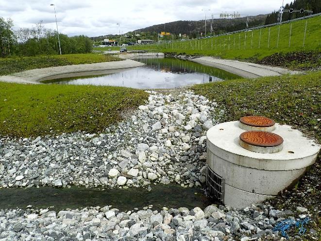 Kryssing av elva i Haukåsvassdraget skal skje på egen bro med bredt spenn, med en myr-buffer for å bevare kantvegetasjon som skal skjerme elvemusling og ørret.