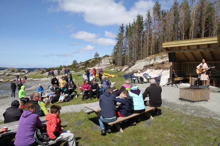 skriven av rådmannsgruppa som eit