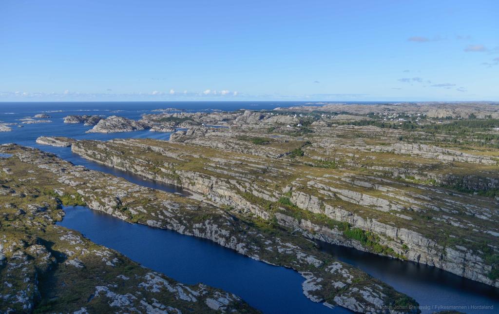 Innleiing Bakgrunn og målsetjing Nasjonal handlingsplan for hubro legg opp til at alle risikopunkt knytt til kraftliner som ligg nærare enn 2 km frå hubroreir skal isolerast.