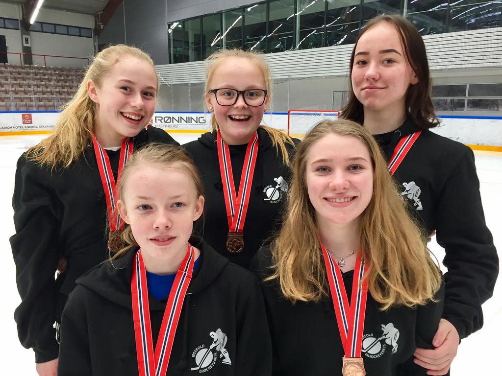 Jentelag (Marte Carlsson og Jenny Karlstad-Solberg) Østfoldjentene U11-U15, som ble etablert i fjor, har hatt en litt ruskete start da laget mangler støtteapparat.