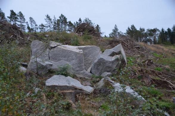 Steinsprekking Kun utføres av bergsprenger som kan dokumentere opplæring i sikker bruk av