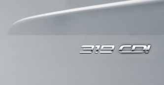 Med BlueTEC oppfyller dieselmotorene de strenge avgassnormene Euro 6 og Euro VI. 2 Eksemplarisk: En varebil med sikkerhetsutstyr som en personbil. Sikkerhet er en av Sprinters standarddisipliner.