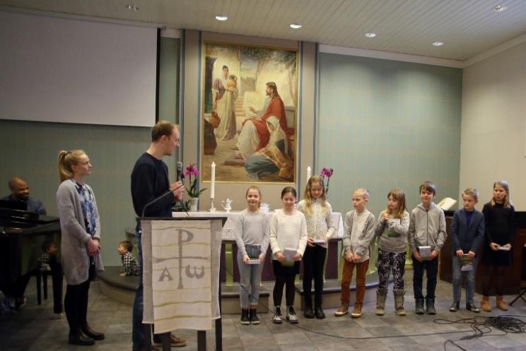 VI GRATULERER 20 år: Karoline O. Hamar, 10.04. 30 år: Thomas Grimsby, 19.04. 70 år: Lilly Lilledrange, 28.4. henne om byen Flekkefjord og ble bedt for av vår barne- og ungdomsprest.