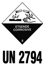 Beholder for batterier med fare for lekkasje For de skadde batteriene som ikke kan gjøres lekkasjefri skal det IKKE benyttes pall men godkjent beholder. Beholder i plast kan kjøpes hos Batteriretur.