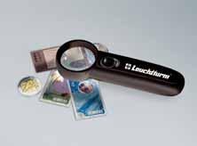 5x forstørrelse (linsediameter 30 x 37 mm), en liten linse med 10x forstørrelse (diameter 15 mm), en UV-lampe, LED-lommelykt og en uttrekkbar penn.