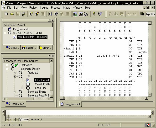 all informasjon om det fysiske designet. Filen åpnes ved å velge Min_Krets i Sources in Projekt i Project Navigator vinduet. Dobbelklikk på Fitter Report. Filen viser pinneplassering på chippen.