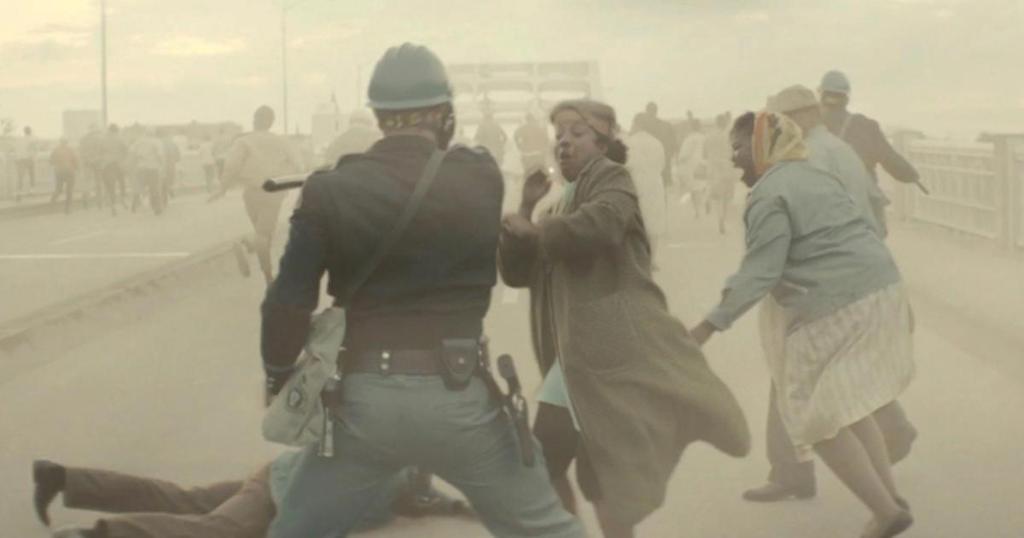 Selma byr på grafiske bilder av politimenn som angriper flere mennesker.