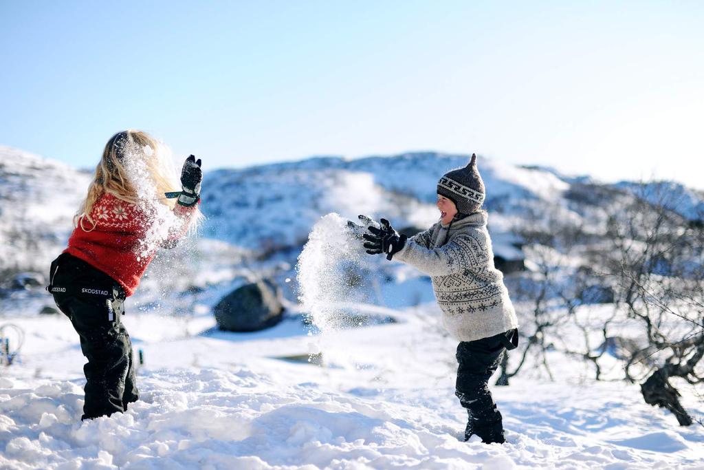 Hytteveggene er så uendelig mye mer enn bare vegger. De er selve rammeverket til de aller beste opplevelsene for hele familien. Minnene du skal ta med deg resten av livet.