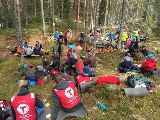 Det ble en femdagers leir for barn som ellers ikke drar mye på ferie, rekruttert gjennom barnevernskontoret i Ringsaker kommune. Tre voksne ledere.