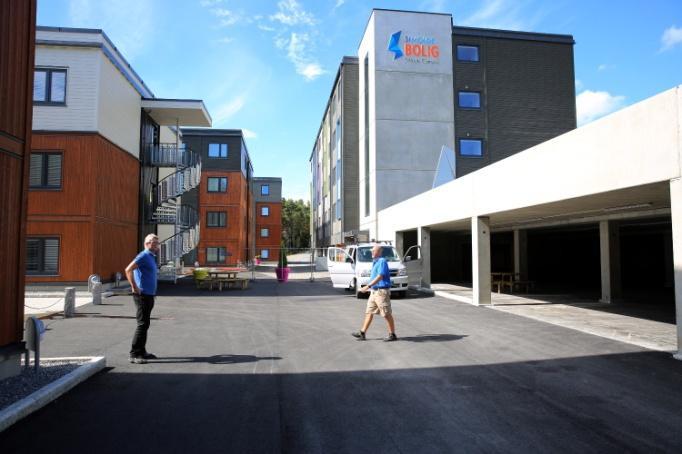 Oppgave 2: ( økonomi ) En student som bor i studentboligene på Molde campus har fått akutt dårlig råd. Studenten har derfor problemer med å betale husleien og rissikerer å bli kastet ut fra hybelen.