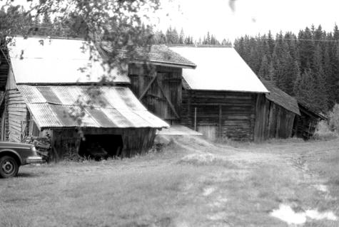 GAMLE HUS DA OG NÅ 0420-009-047.