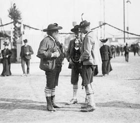 Heomrzmliecnhauf k will Oktoberfest im Oktoberfest fra innsiden av et telt slik det ser ut idag!