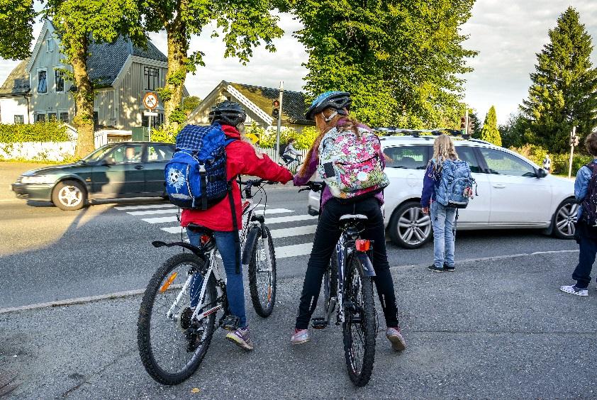 Barnas transportplan Legge til rette for at åtte av ti barn og unge skal velge å gå eller sykle til skolen Styrke trafikksikkerheten