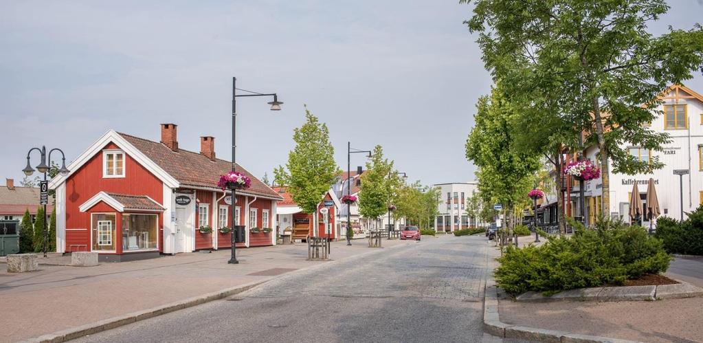 Storgata på Jessheim med Veibergstua og Veibergstabburet. Foto: Stein Westengen 2.