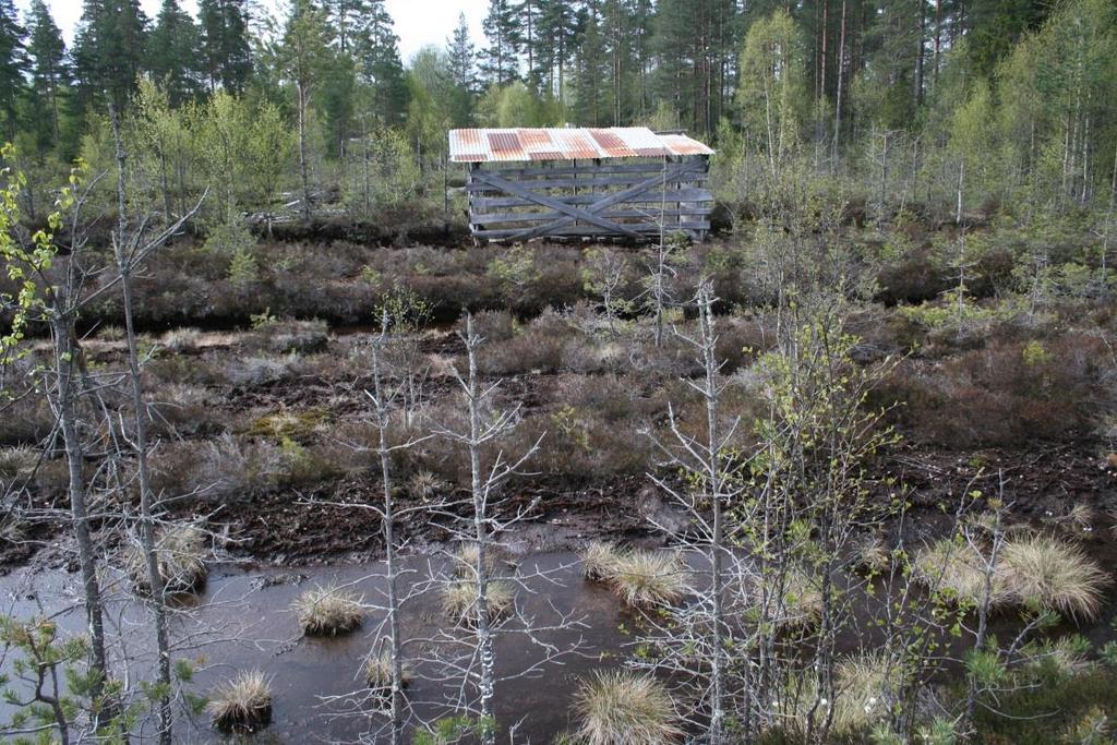 Tørkehytte for torv. Foto: Ullensaker kommune Mer industripreg hadde ullvarefabrikken i Kverndalen, som var i drift fra 1873 og fram til 1956.