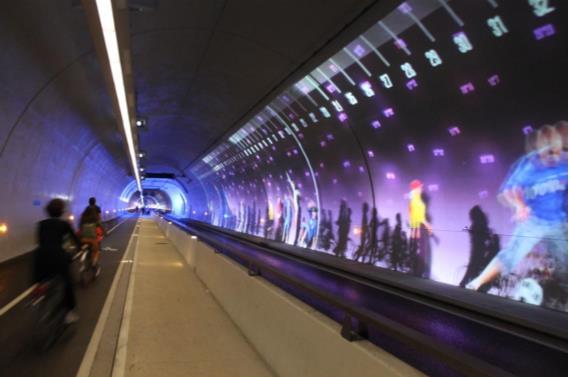 24 Figur 14: Tunnel de la Croix-Rousse i Lyon er tilrettelagt for syklende, gående og buss.